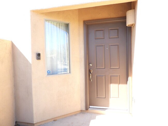 Foto del edificio - Coming Soon! 4 Bedroom, 2.5 Bathroom plus den and upstairs loft