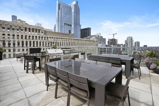 Foto del edificio - 310 W Hubbard St