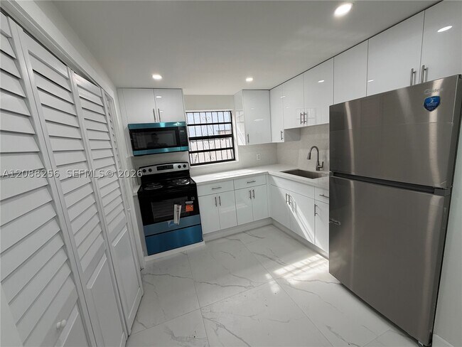 Foto del edificio - 595 E 8th St