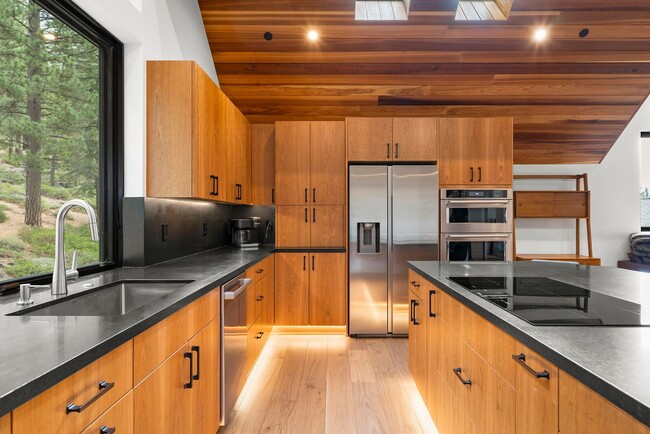 Foto del edificio - The ultimate Tahoe experience
