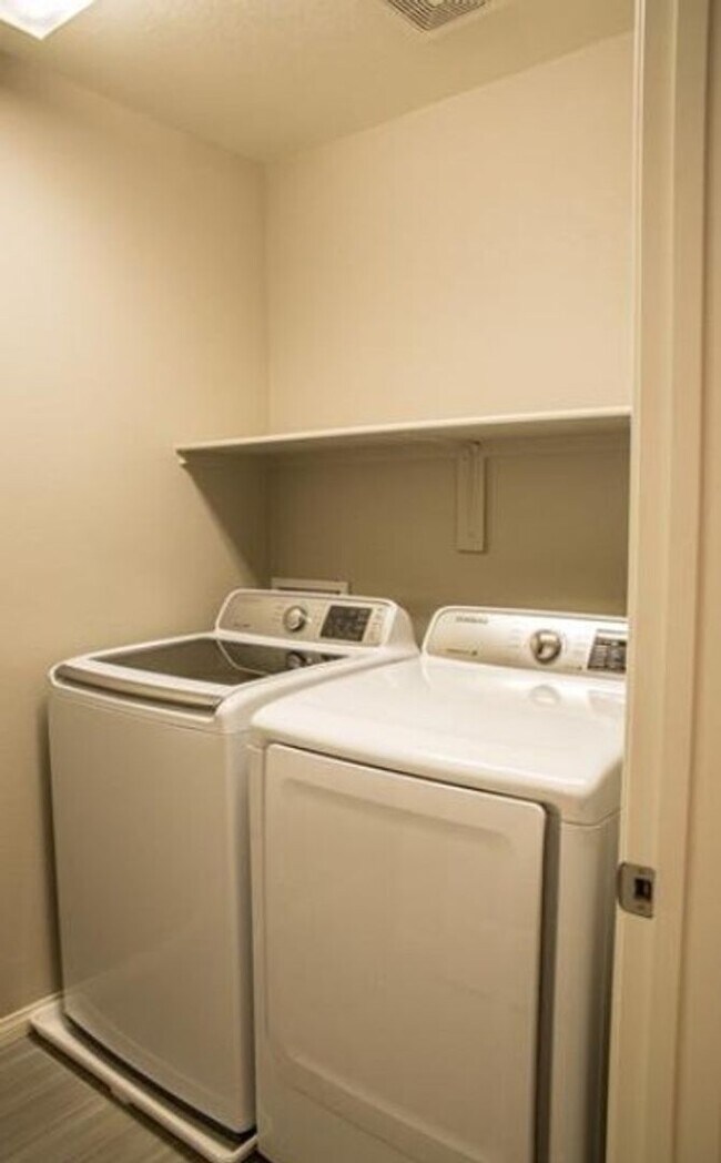 Foto del edificio - Beautiful 4 bedroom SW Area Home!! Corner ...
