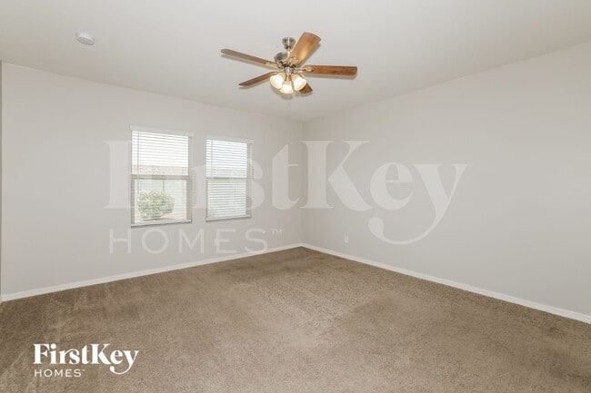 Foto del edificio - 20016 W Woodlands Ave