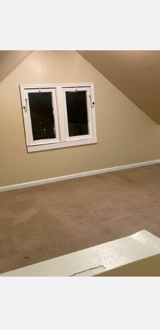 Building Photo - BIG 3 Bedroom House For Rent