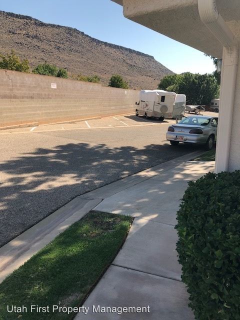 Building Photo - 3 br, 2 bath  - 275 S. Valley View Dr #65