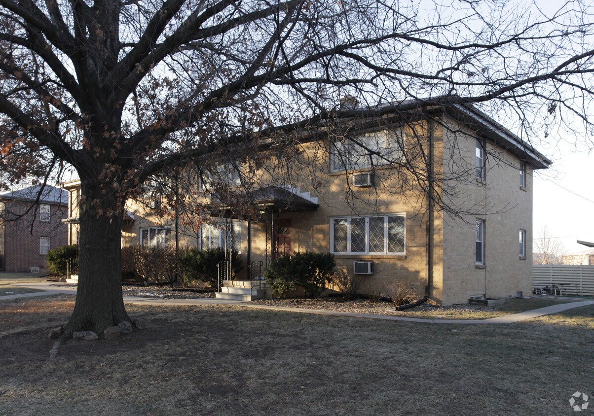 Building Photo - 3606 S 82nd St