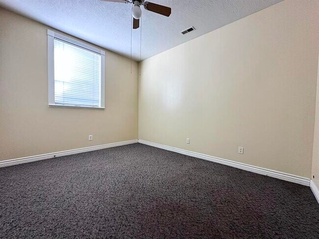 Foto del edificio - 18 N 200 E