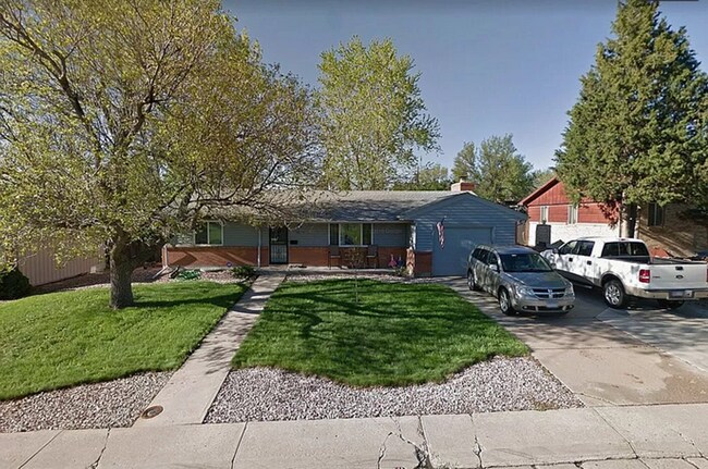 Foto del edificio - Huge room in a large shared home, private bathroom, great neighborhood, friendly roommates!