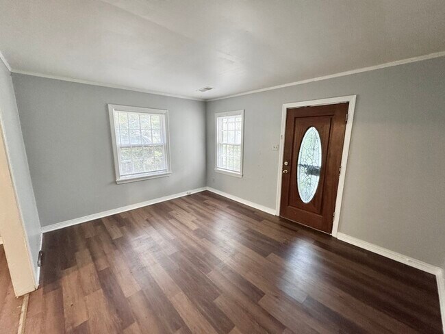 Foto del edificio - 3350 Hardin Ave