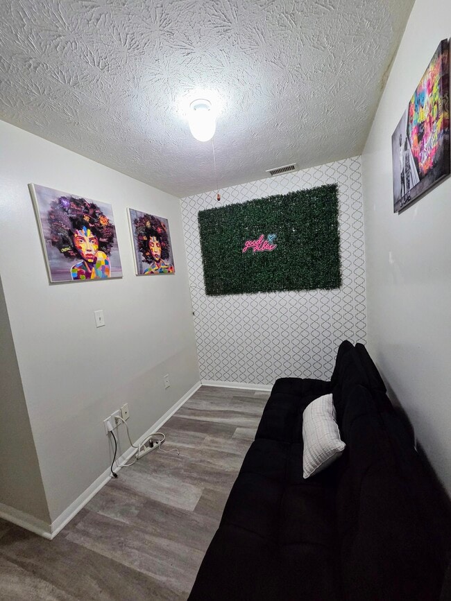 Building Photo - 905 Wynnes Ridge Cir SE