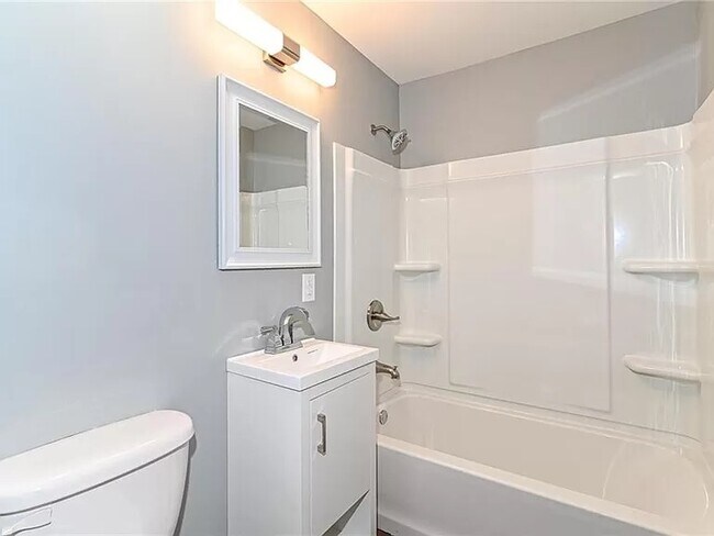 Bathroom w tub/shower combo. - 4233 Crittenden Ave