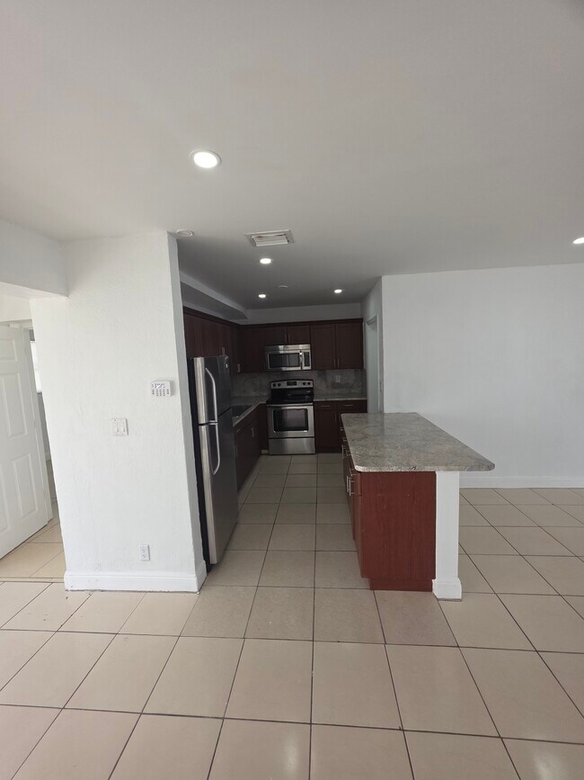 Foto del edificio - 681 SW 29th Ter