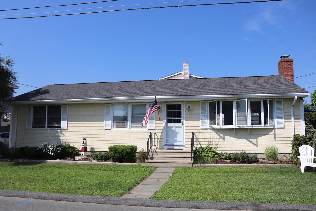 Primary Photo - 14 Leeway Dr