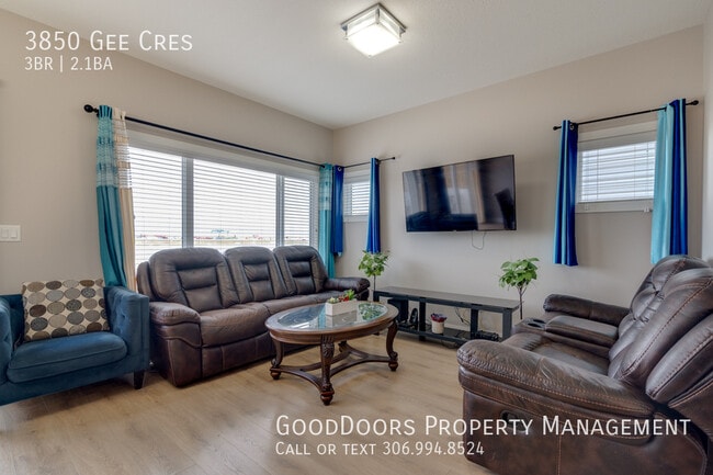 Building Photo - 3850 Gee Cres