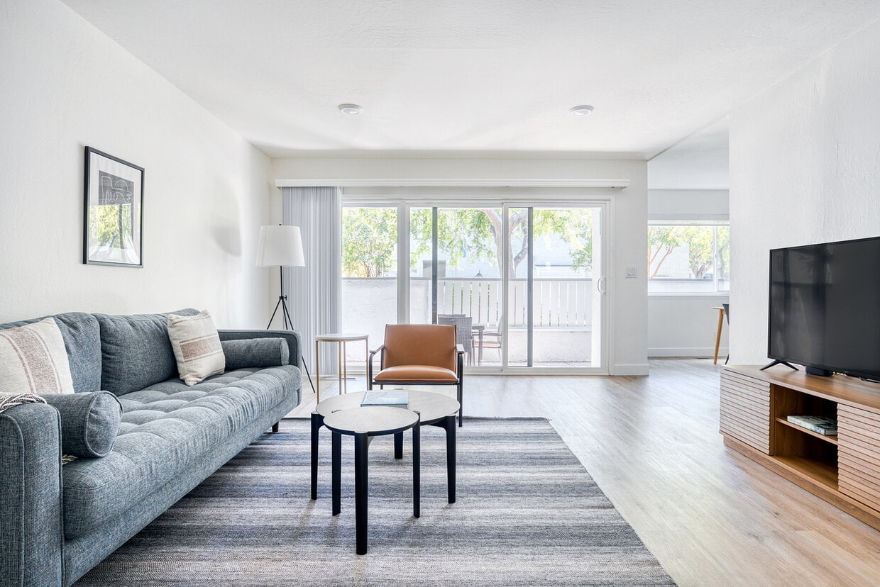 Foto principal - 20200 Lucille Ave