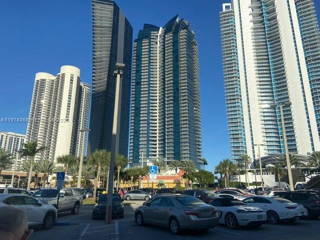 Foto del edificio - 17021 N Bay Rd