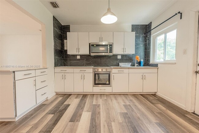 Foto del edificio - 12426 NW 8th Ave