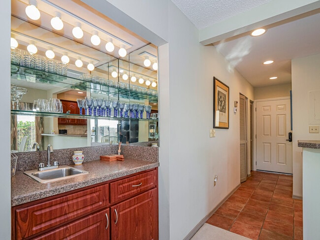 Building Photo - 3939 Ocean Dr