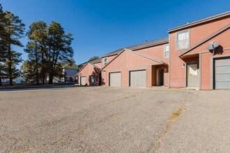 Building Photo - 21 W Golf Pl