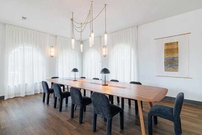 Building Photo - 8181 El Mundo St