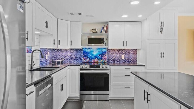 Building Photo - 151 Calhoun Ave