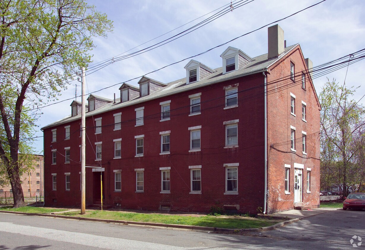 Primary Photo - 11-19 Dwight St
