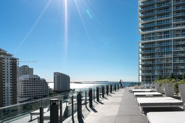 Foto del edificio - 465 Brickell Ave