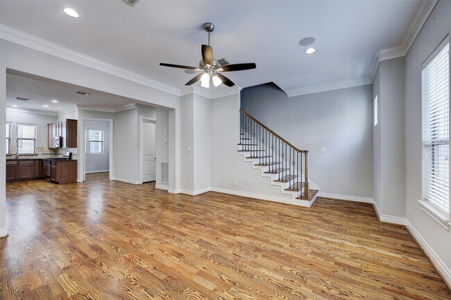 Foto del edificio - 3245 Maxroy St