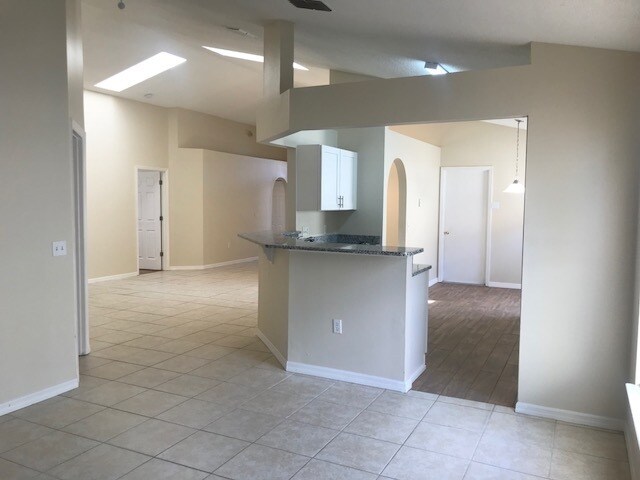 Building Photo - 4/2 beautifully remodeled home in Clermont!