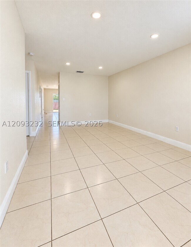 Foto del edificio - 3620 NW 189th St