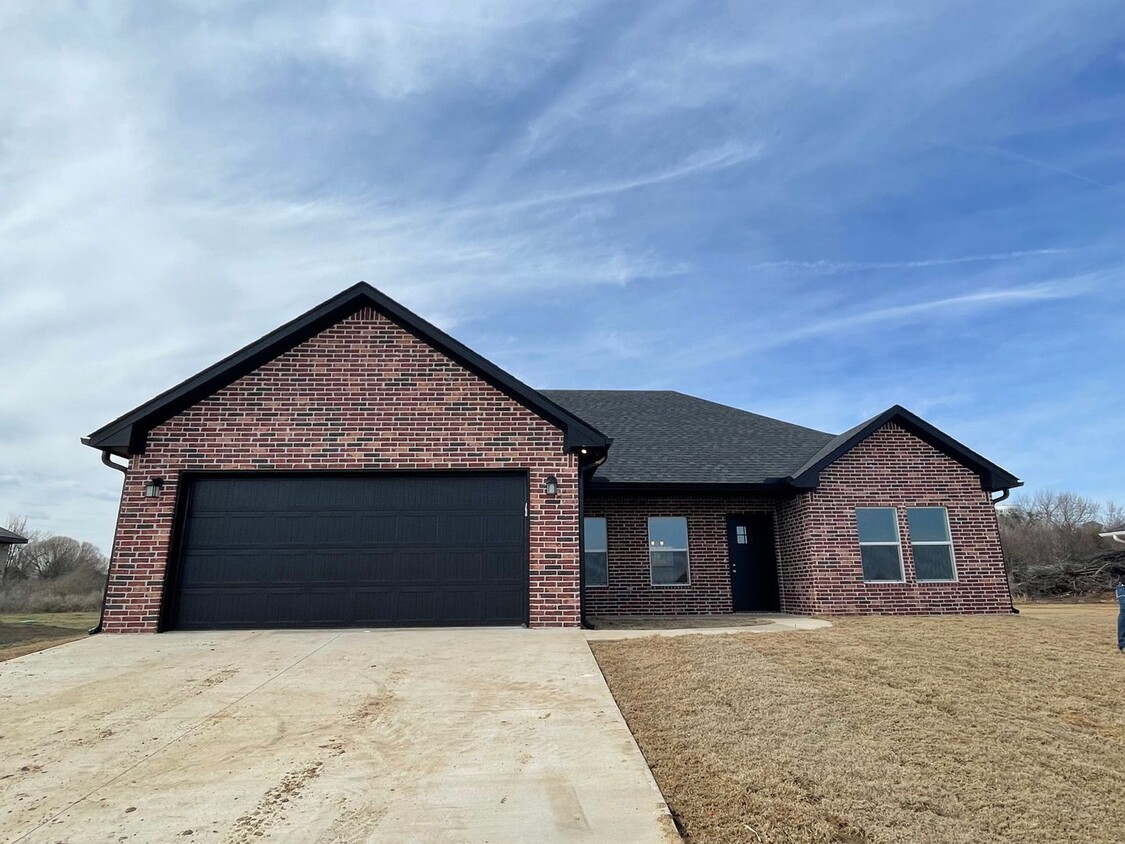 Primary Photo - Durant 3 bed 2 Bath 1 story single family ...