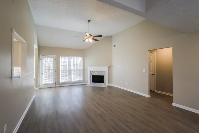 Building Photo - 492 Clearwater Way