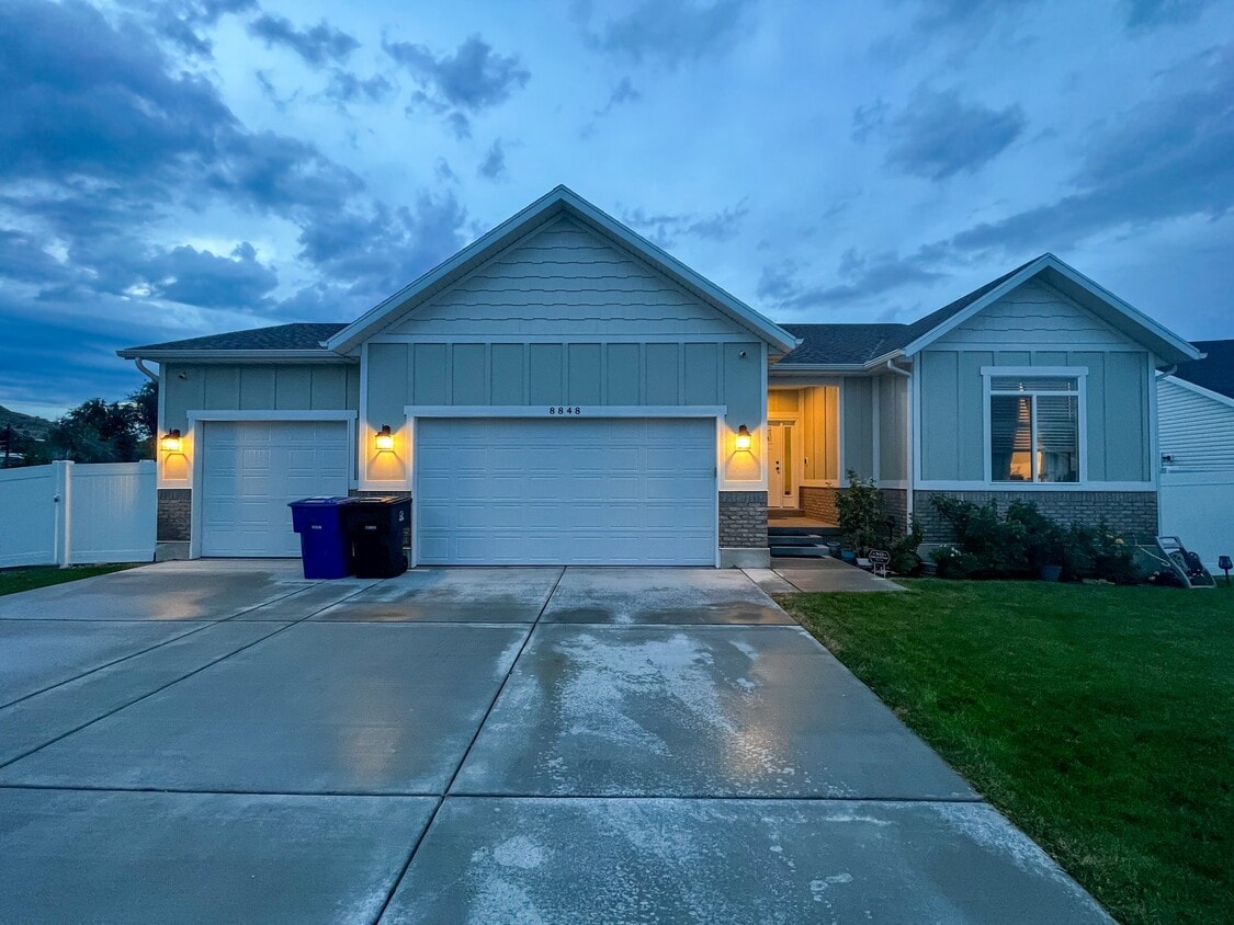 Photo - 8848 Daisy View Ln (Magna, UT)