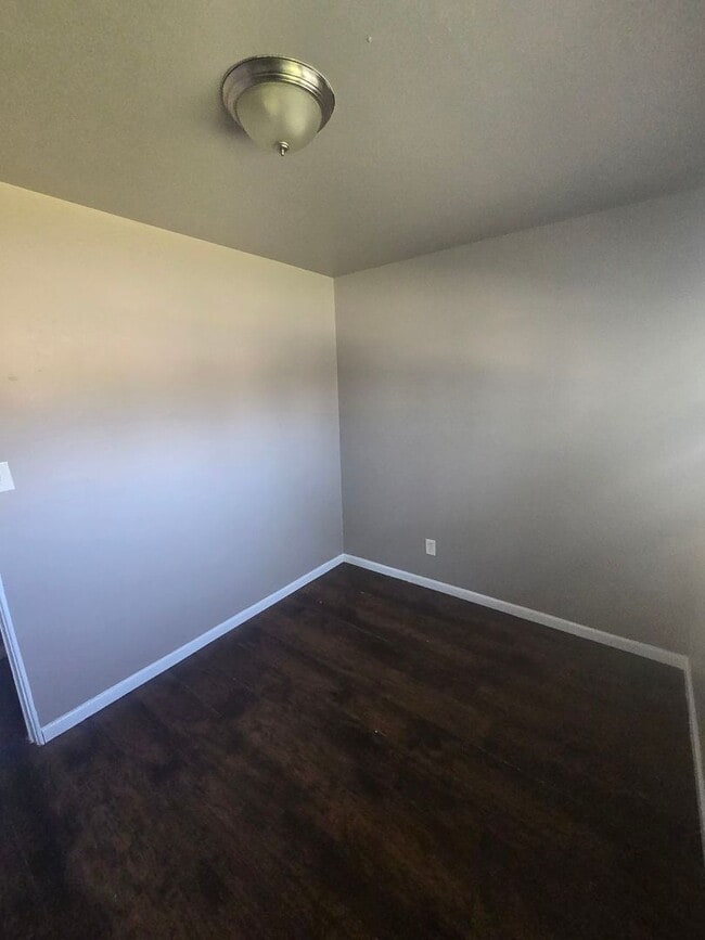 Building Photo - 4 Bedroom Home in Marshalltown