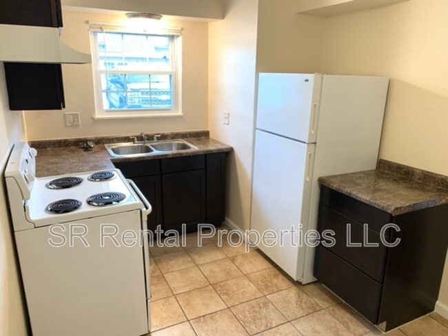 Building Photo - 223 Maxwell St