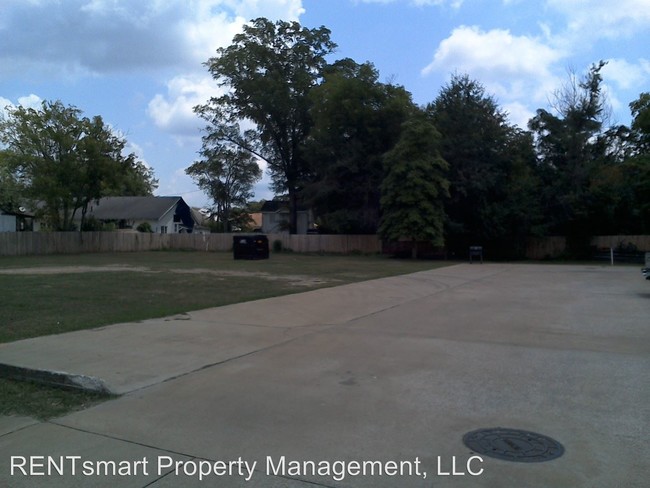 Building Photo - 3010 Hamilton Rd