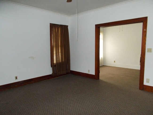 Foto del edificio - 319 S Rogers St