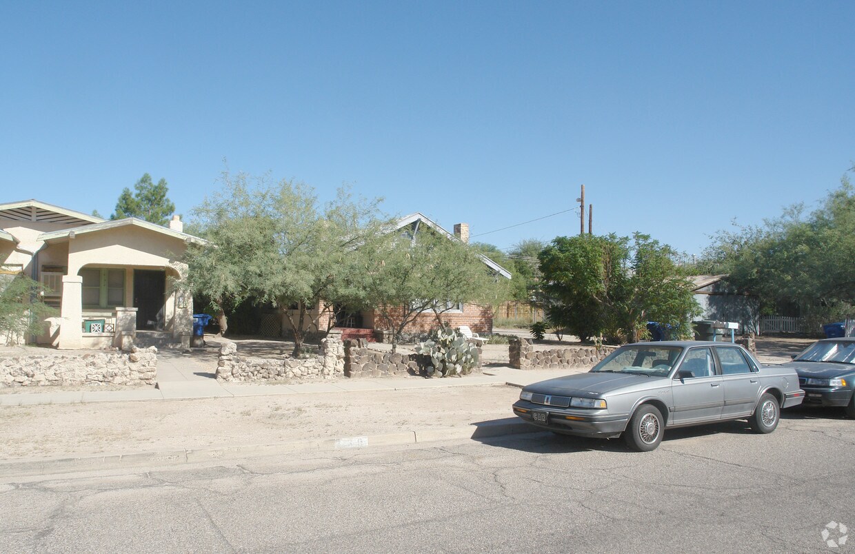 Building Photo - 724 N 2nd Ave