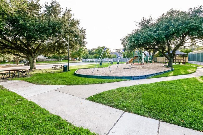 Foto del edificio - 13602 Chimney Sweep Dr