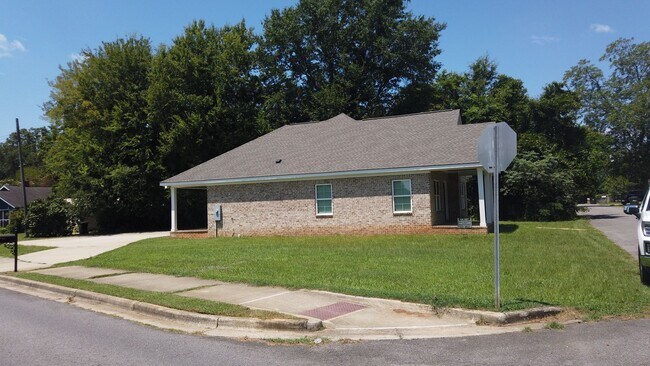 Building Photo - 2402 Prince Ave