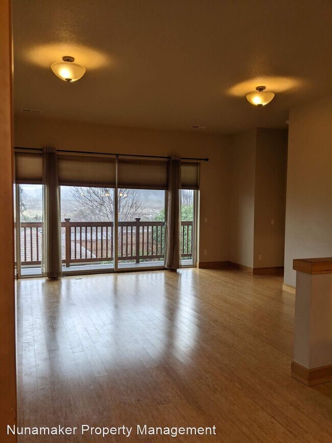 Building Photo - 3 br, 3 bath House - 675 Larch Court