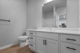 Building Photo - Center Stage