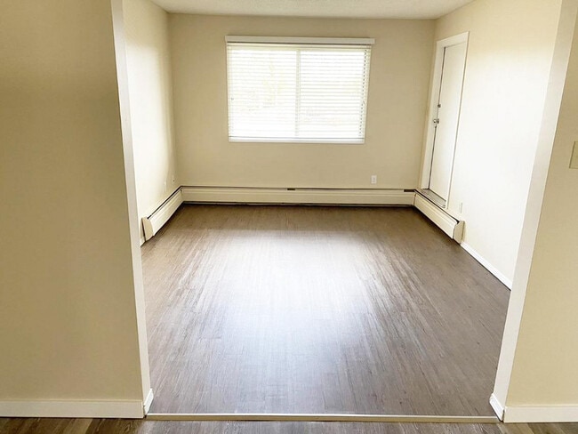 Building Photo - Capri Gardens