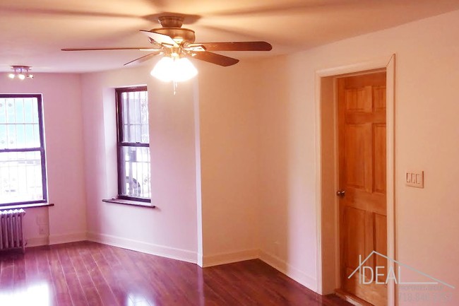 Building Photo - Great 2BR in Sunset Park with Backyard!