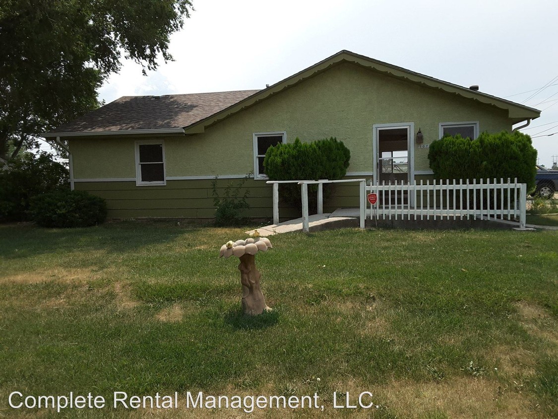 Primary Photo - 3 br, 1 bath House - 107 32 1/4 Ln