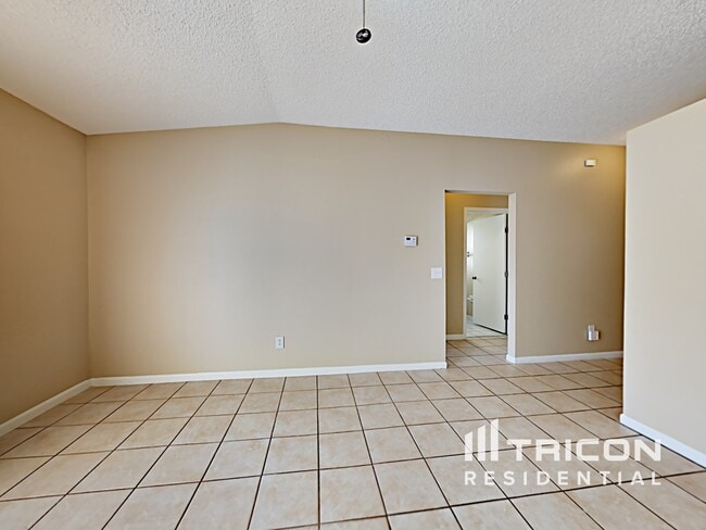 Foto del edificio - 1166 Tyler Lake Cir