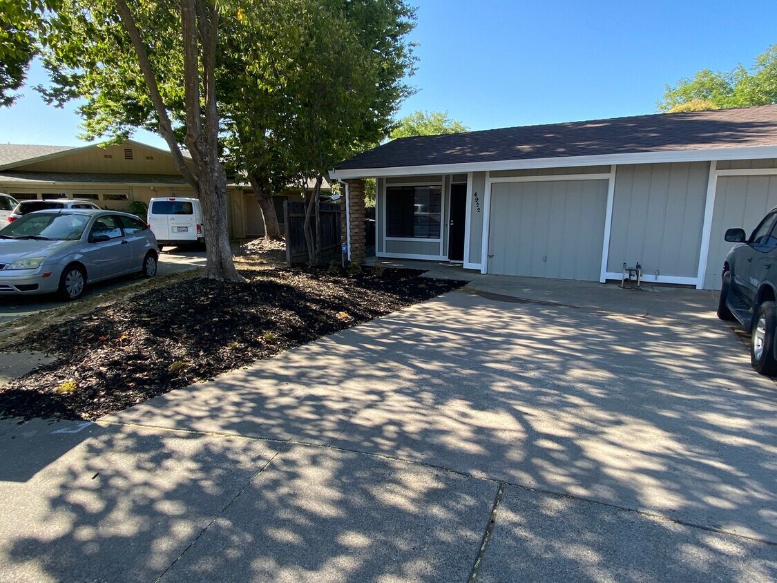 Primary Photo - 4922 Summerwood Cir