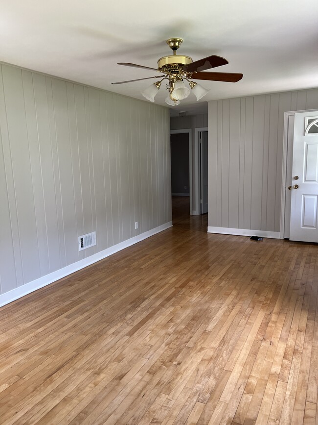 Living Room - 4907 Shore Acres Rd