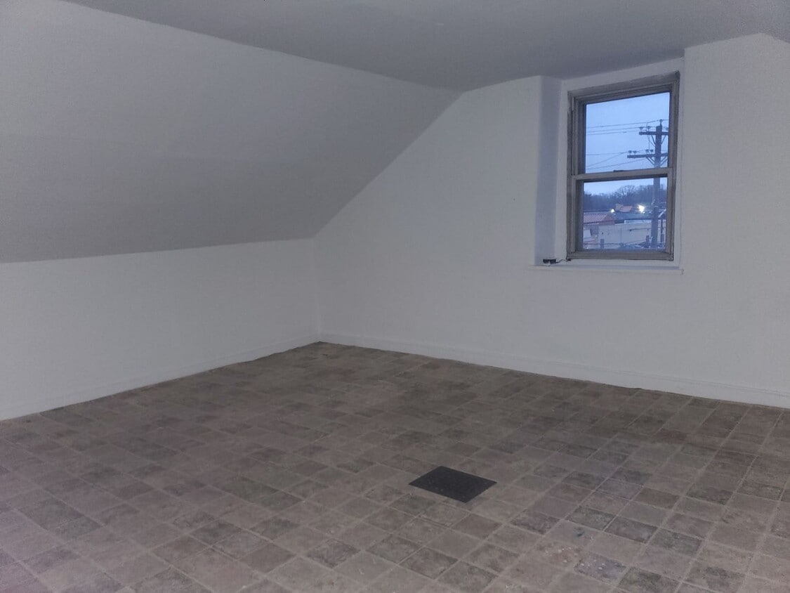 Primary Photo - 4 Bedroom PHA