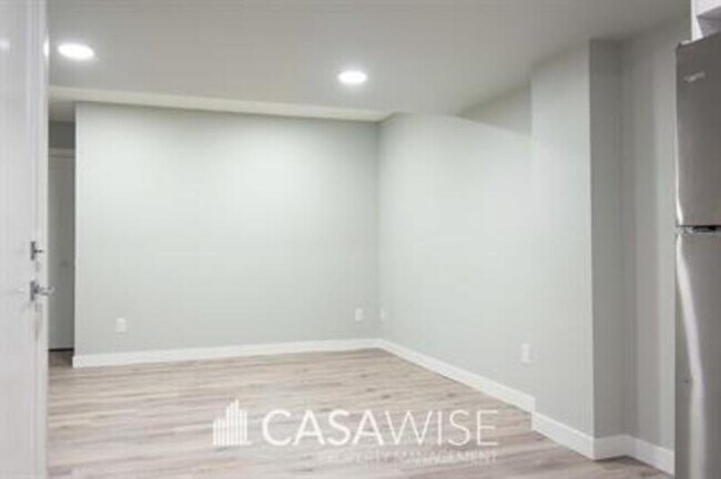Building Photo - 17507-17565 65 St NW