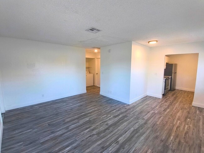 Building Photo - 4553 Gulfstream Rd